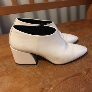 Vagabond Olivia low bootie - white